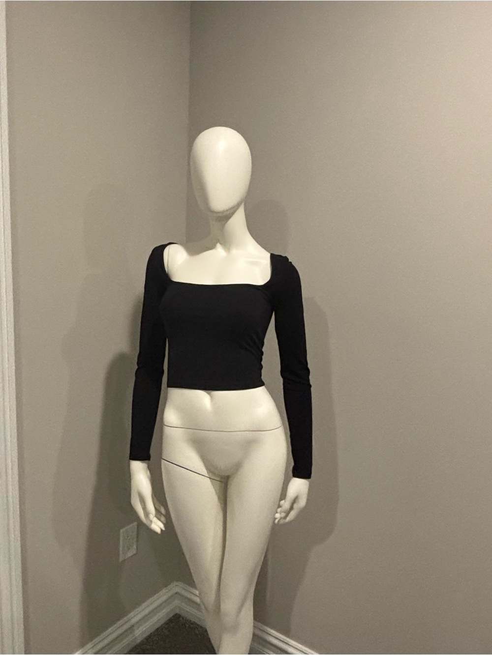 Black Square-Neck Long Sleeve Crop Top